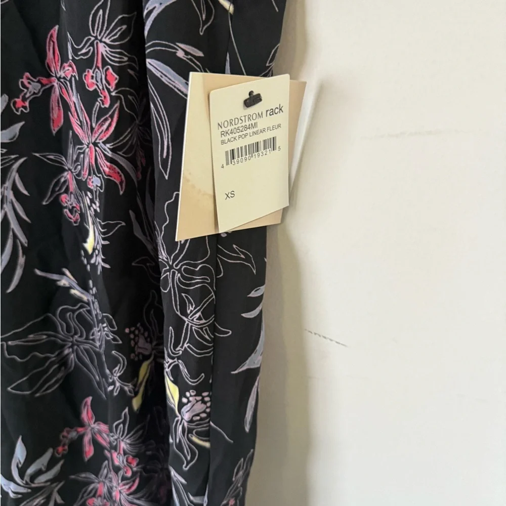 Woman’s Black Floral Short Sleeve Top Blouse Hi Low XS NWT - Picture 5 of 6